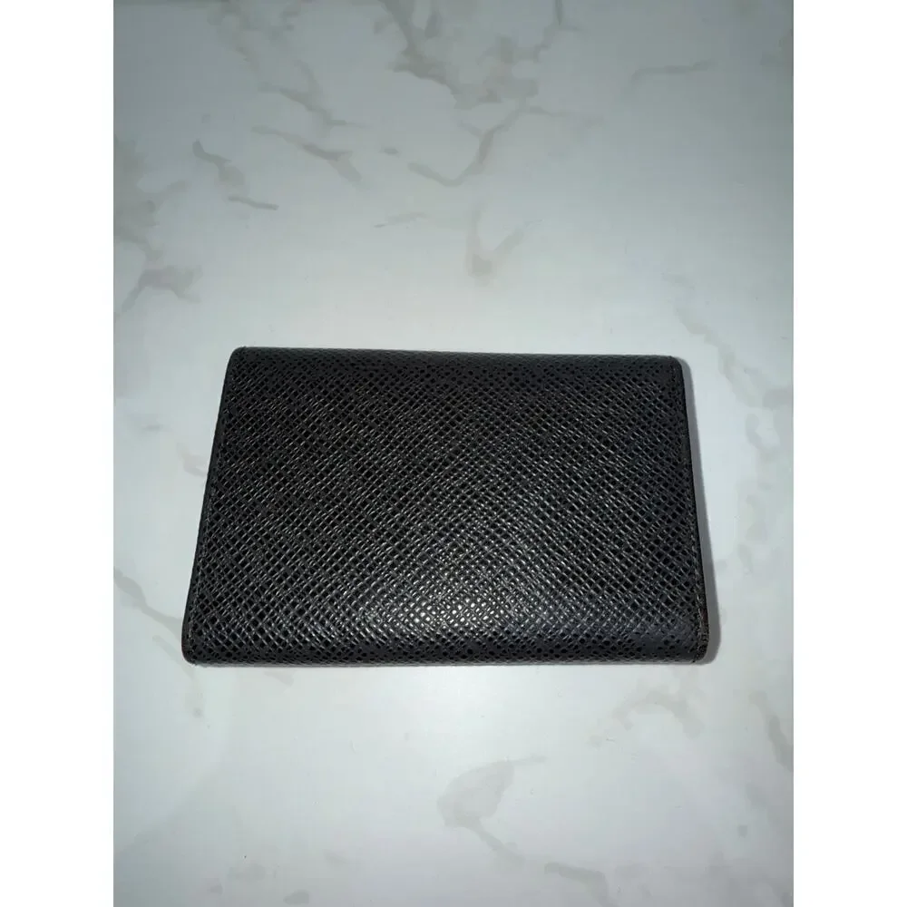 Louis Vuitton Taïga 6-Key Holder in Black